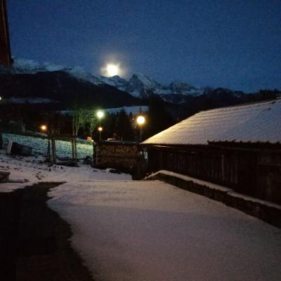 Esterno dell'Al Sasso, paesaggio notturno